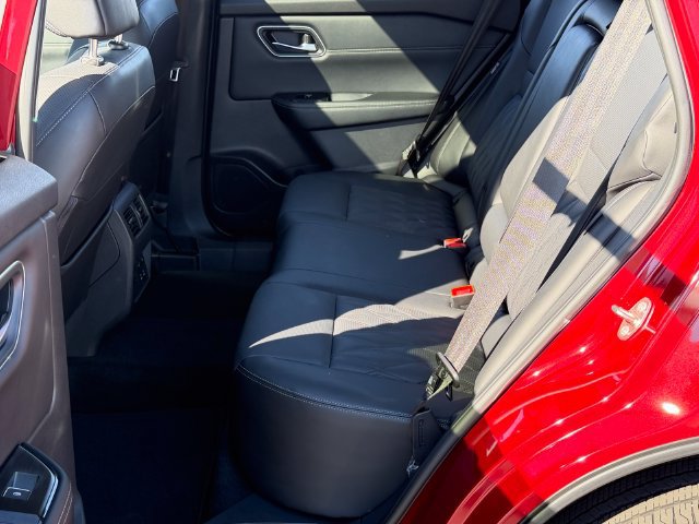 Certified 2026 Nissan Rogue Platinum w/ Tech Package AWD/4WD image 24