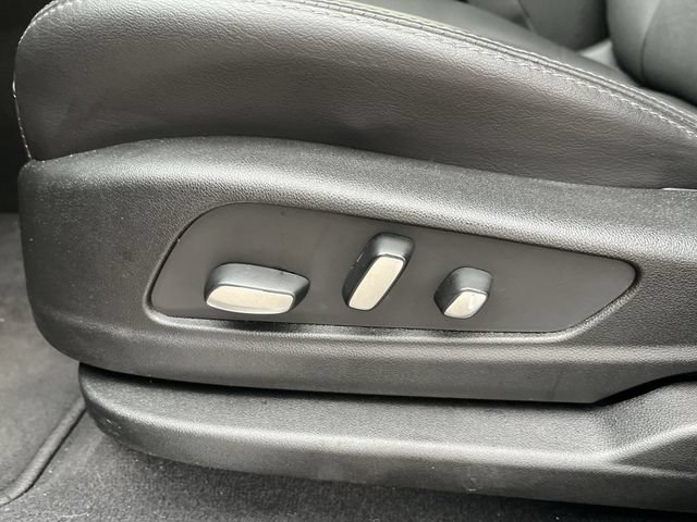 Used 2025 Cadillac XT5 Premium Luxury FWD image 16