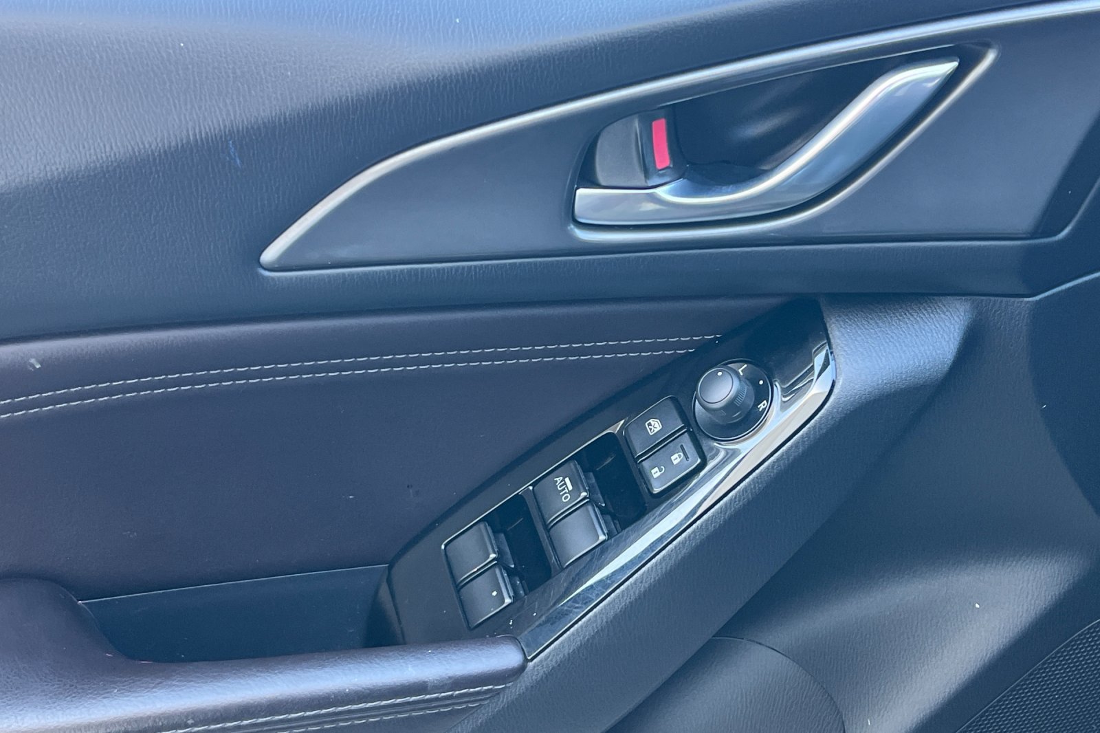 Used 2018 MAZDA MAZDA3 Grand Touring FWD image 11