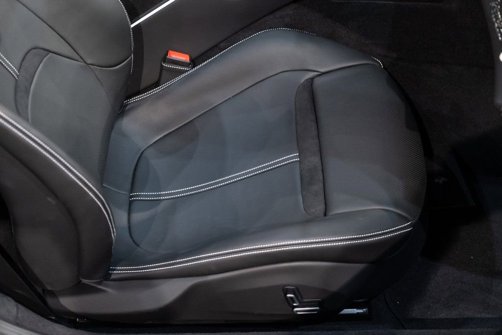 Certified 2025 Ferrari Roma Spider RWD image 41