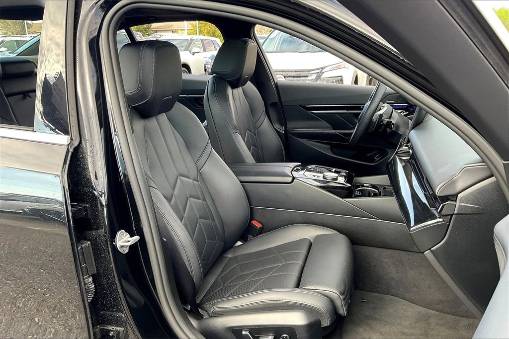 Used 2024 BMW 530i image 7