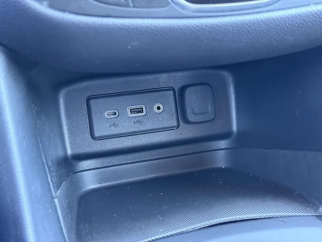 Used 2021 Chevrolet Equinox LT FWD image 27