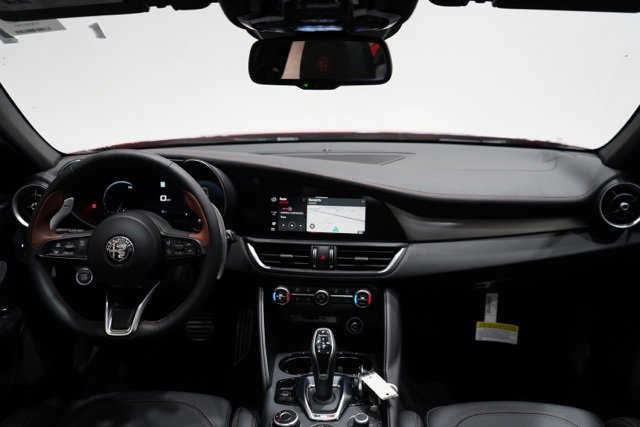 New 2025 Alfa Romeo Giulia Intensa AWD w/ Driving Assist Package image 13