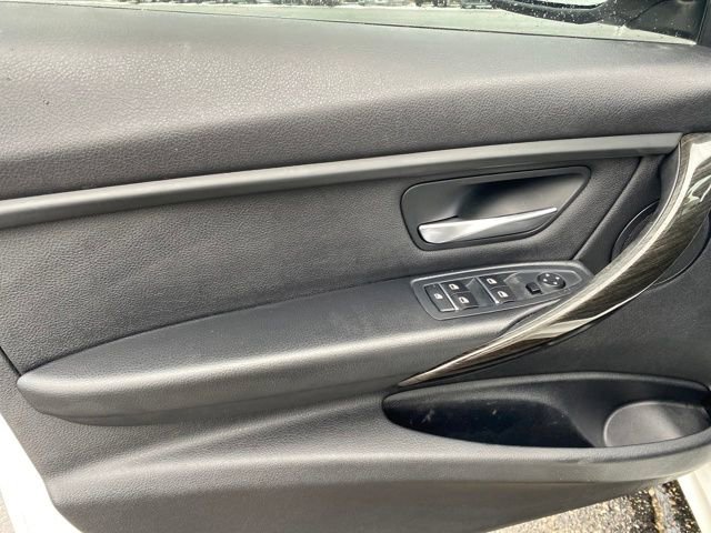 Used 2017 BMW 320i Sedan image 16