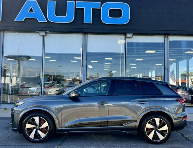 Used 2025 Audi SQ6 e-tron Premium Plus w/ Premium Plus AWD/4WD image 2