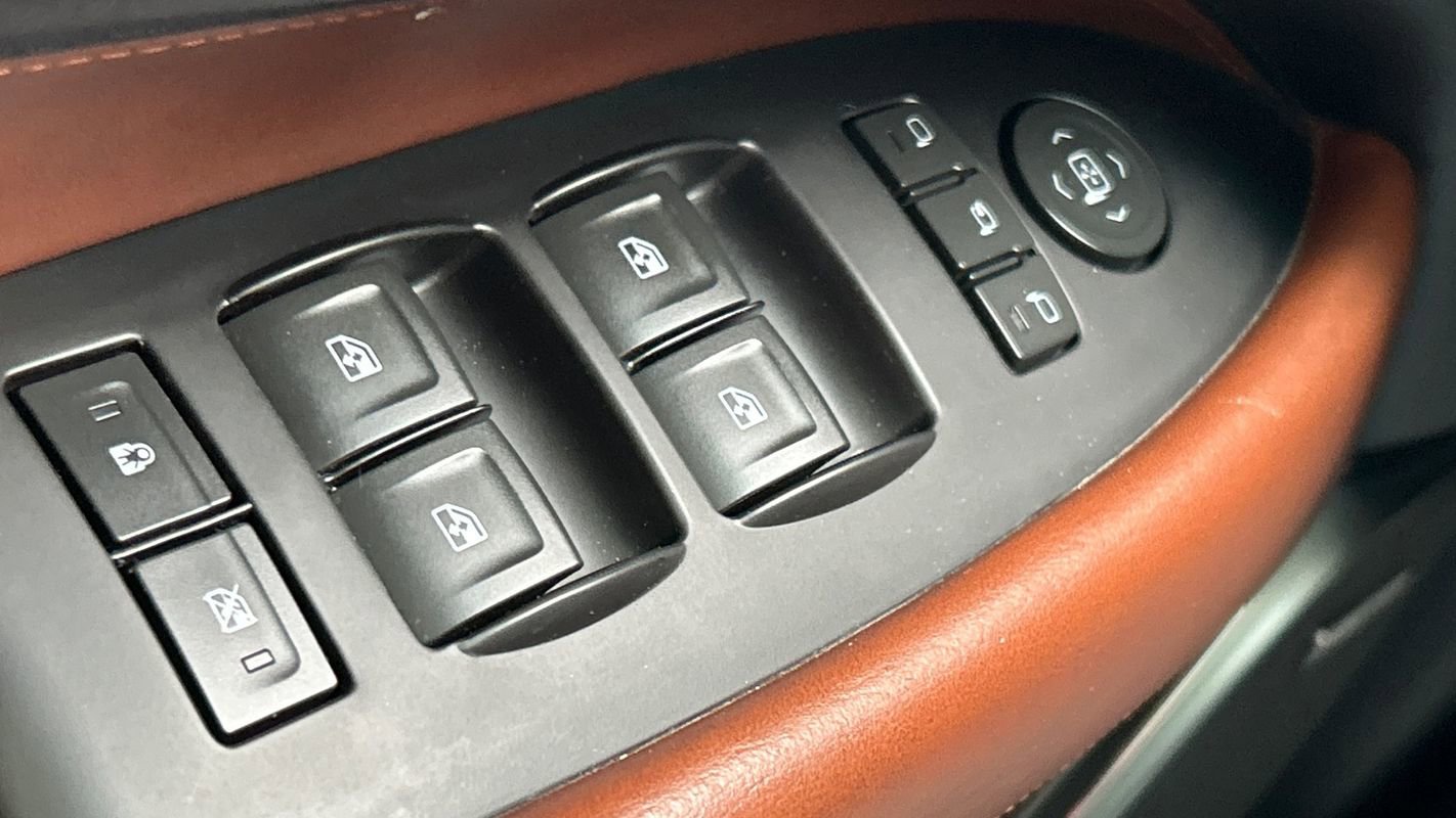 Used 2020 Cadillac Escalade Premium Luxury AWD/4WD image 36