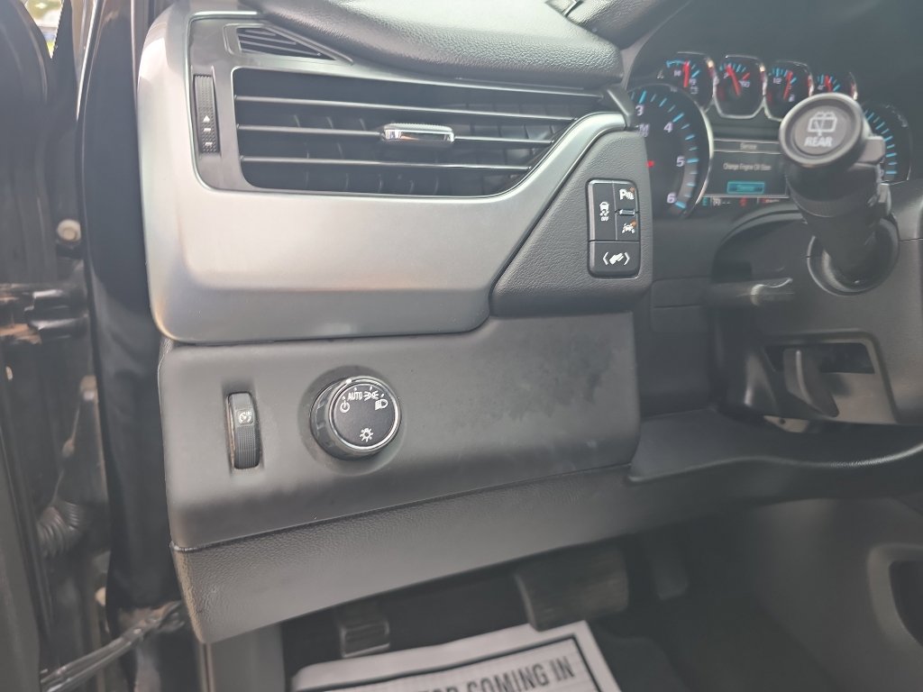 Used 2017 Chevrolet Suburban LT RWD image 11