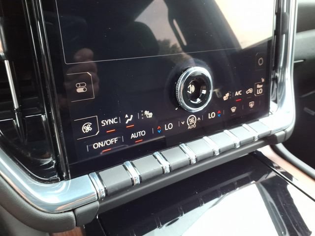 Used 2025 GMC Yukon Denali RWD image 27