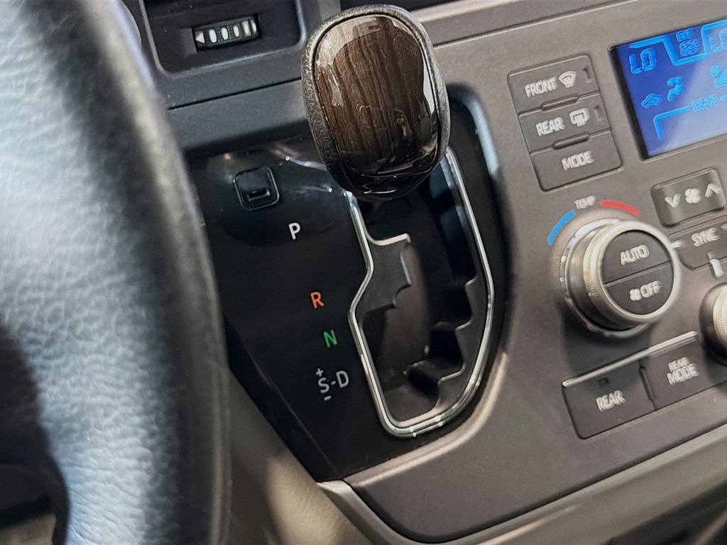 Used 2020 Toyota Sienna XLE w/ XLE Navigation Package AWD/4WD image 19