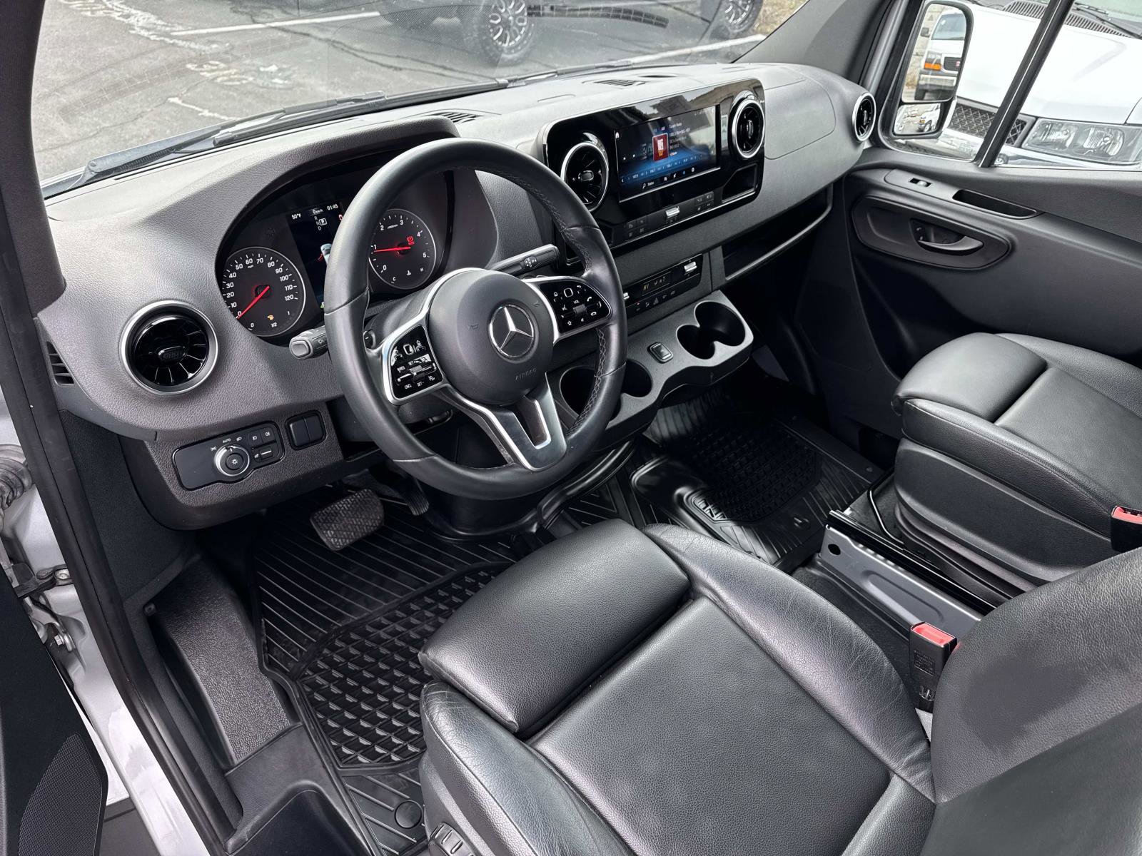 Used 2022 Mercedes-Benz Sprinter 2500 image 2