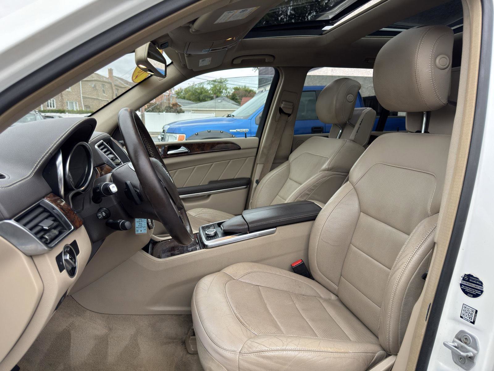 Used 2014 Mercedes-Benz GL 550 4MATIC image 24