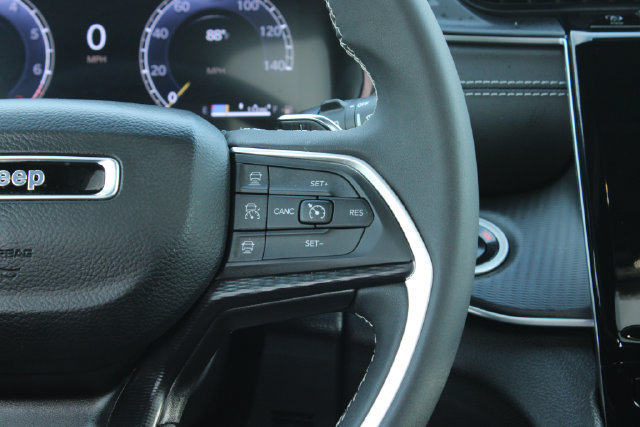 Used 2025 Jeep Grand Cherokee L Laredo AWD/4WD image 27