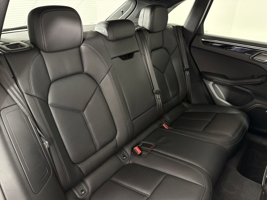 Certified 2025 Porsche Macan image 23