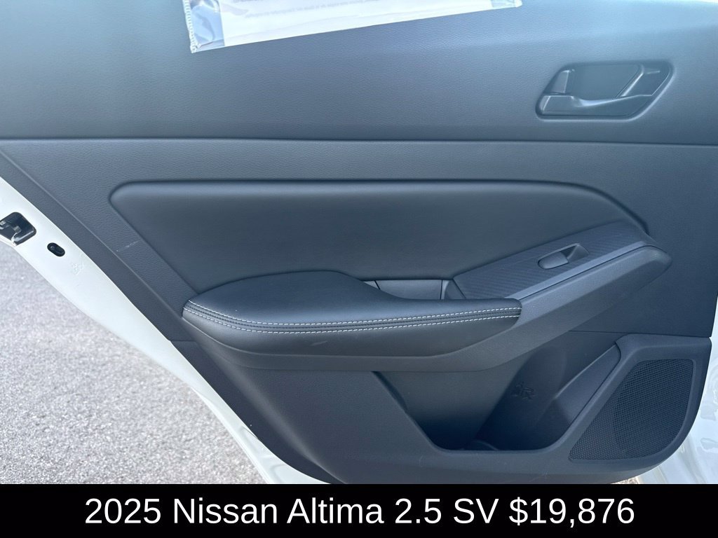 Used 2025 Nissan Altima 2.5 SV FWD image 15