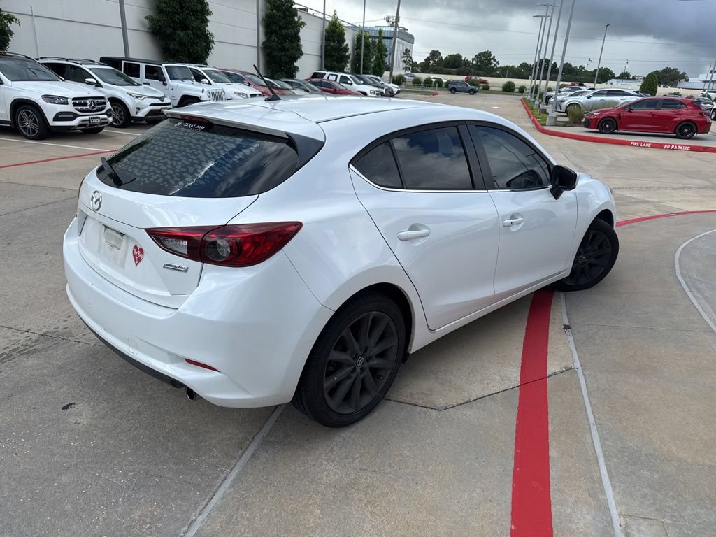 Used 2017 MAZDA MAZDA3 Touring FWD image 2