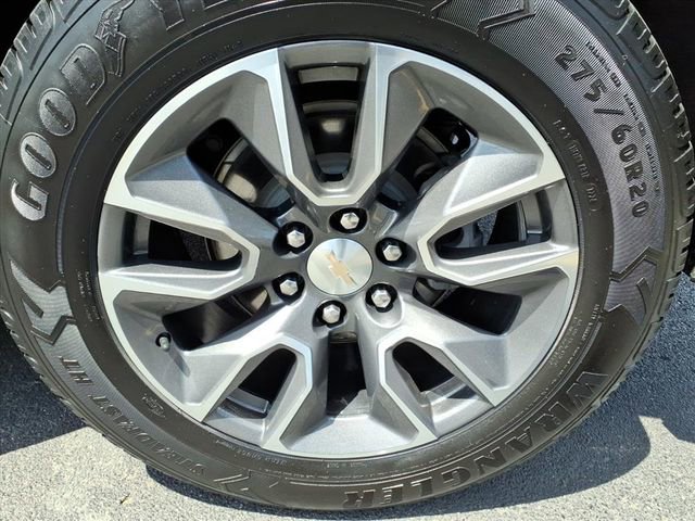 Certified 2022 Chevrolet Suburban LT AWD/4WD image 12