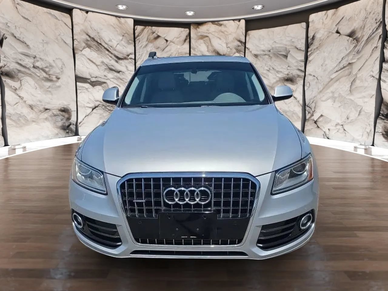 Used 2016 Audi Q5 2.0T Premium Plus w/ Technology Package AWD/4WD image 2
