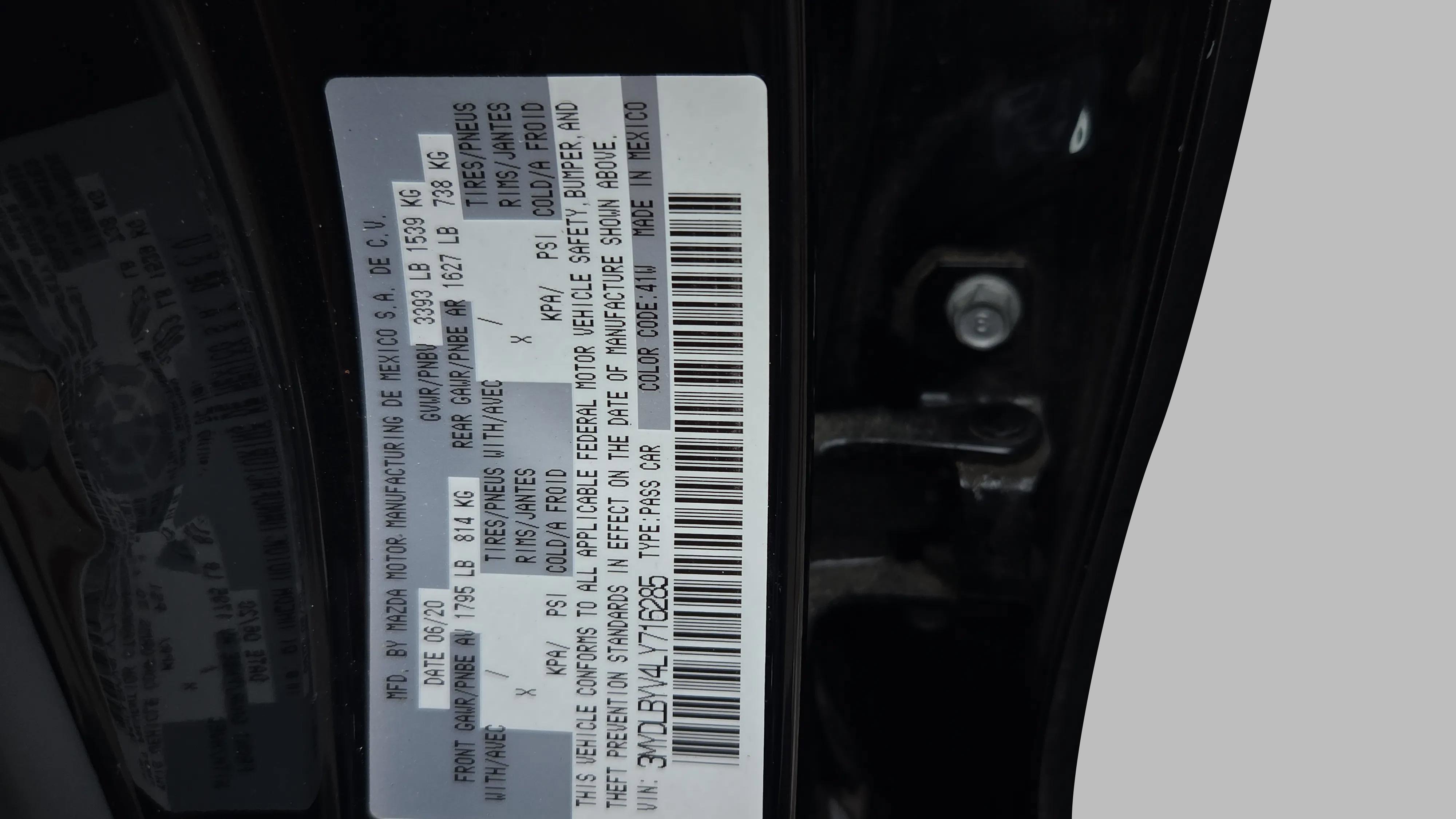 Used 2020 Toyota Yaris L image 20