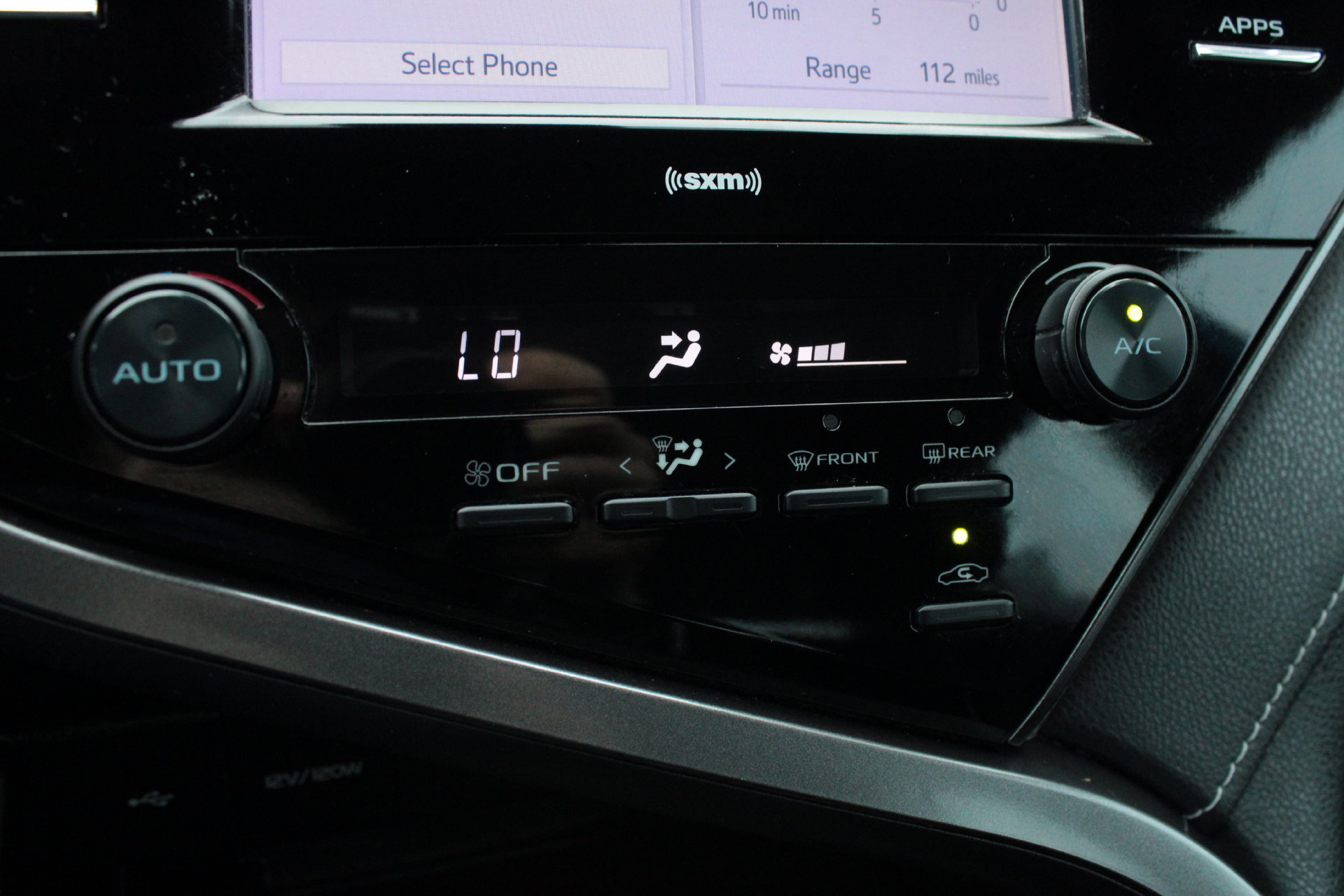 Used 2020 Toyota Camry SE FWD image 37