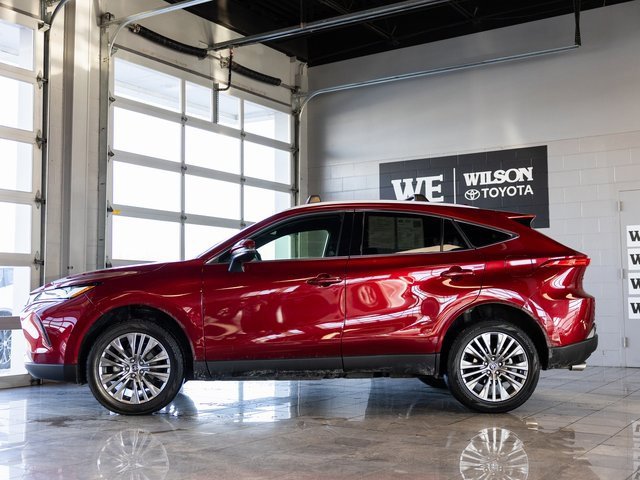 Used 2022 Toyota Venza XLE image 1