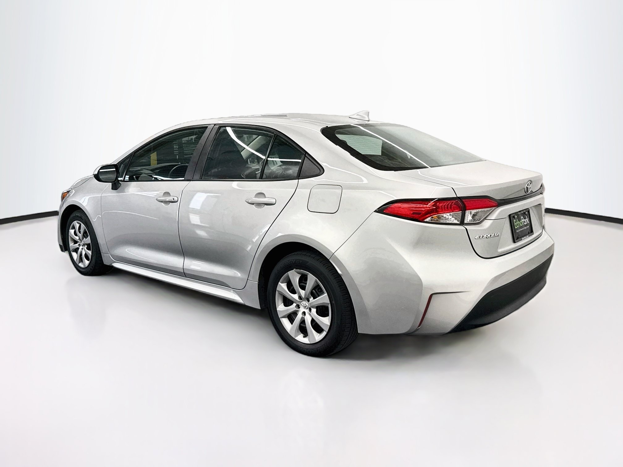 Used 2025 Toyota Corolla LE FWD image 5
