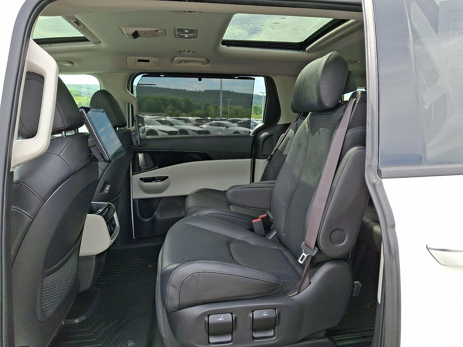 Used 2023 Kia Carnival SX Prestige FWD image 11