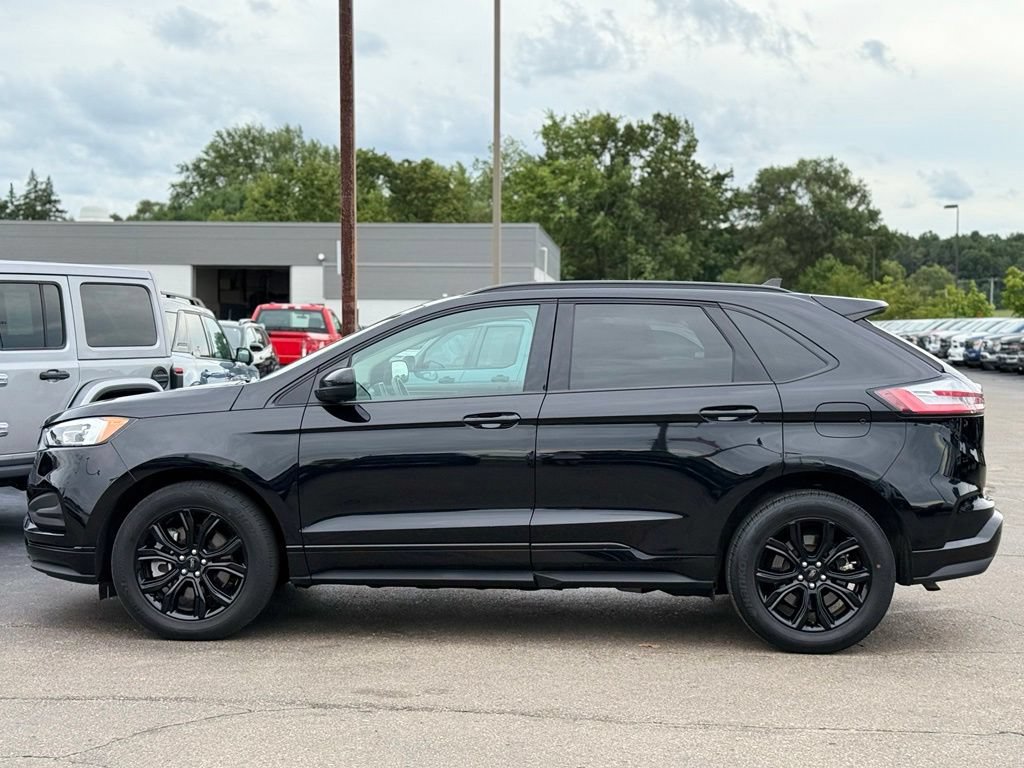 Certified 2024 Ford Edge SE w/ Black Appearance Package AWD/4WD image 39