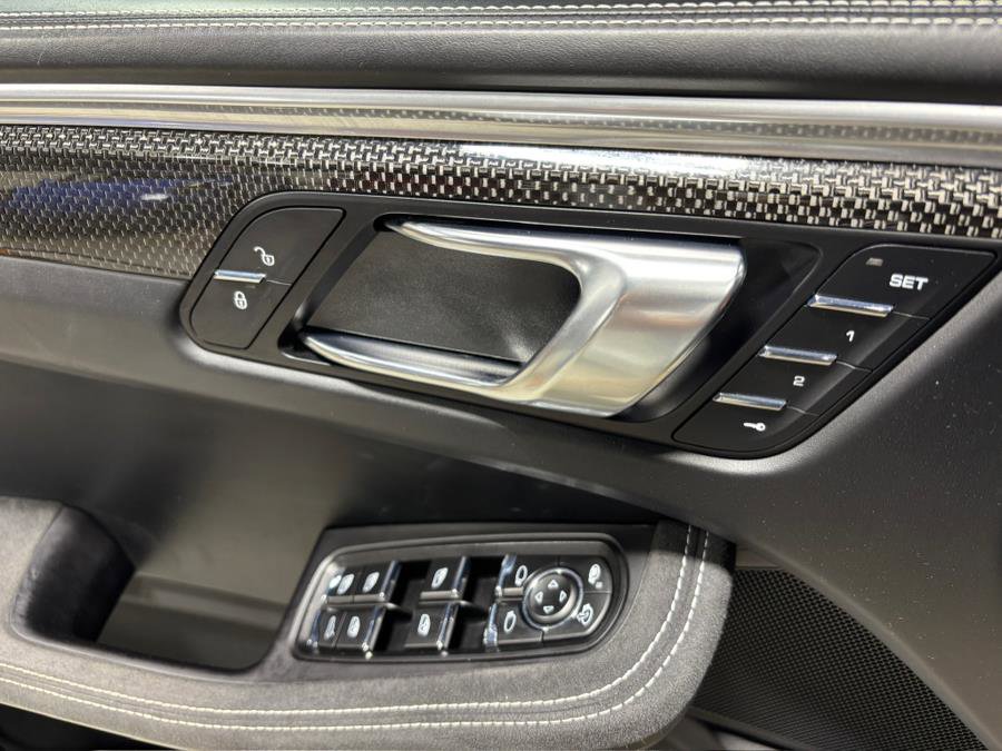 Used 2018 Porsche Macan Turbo image 22