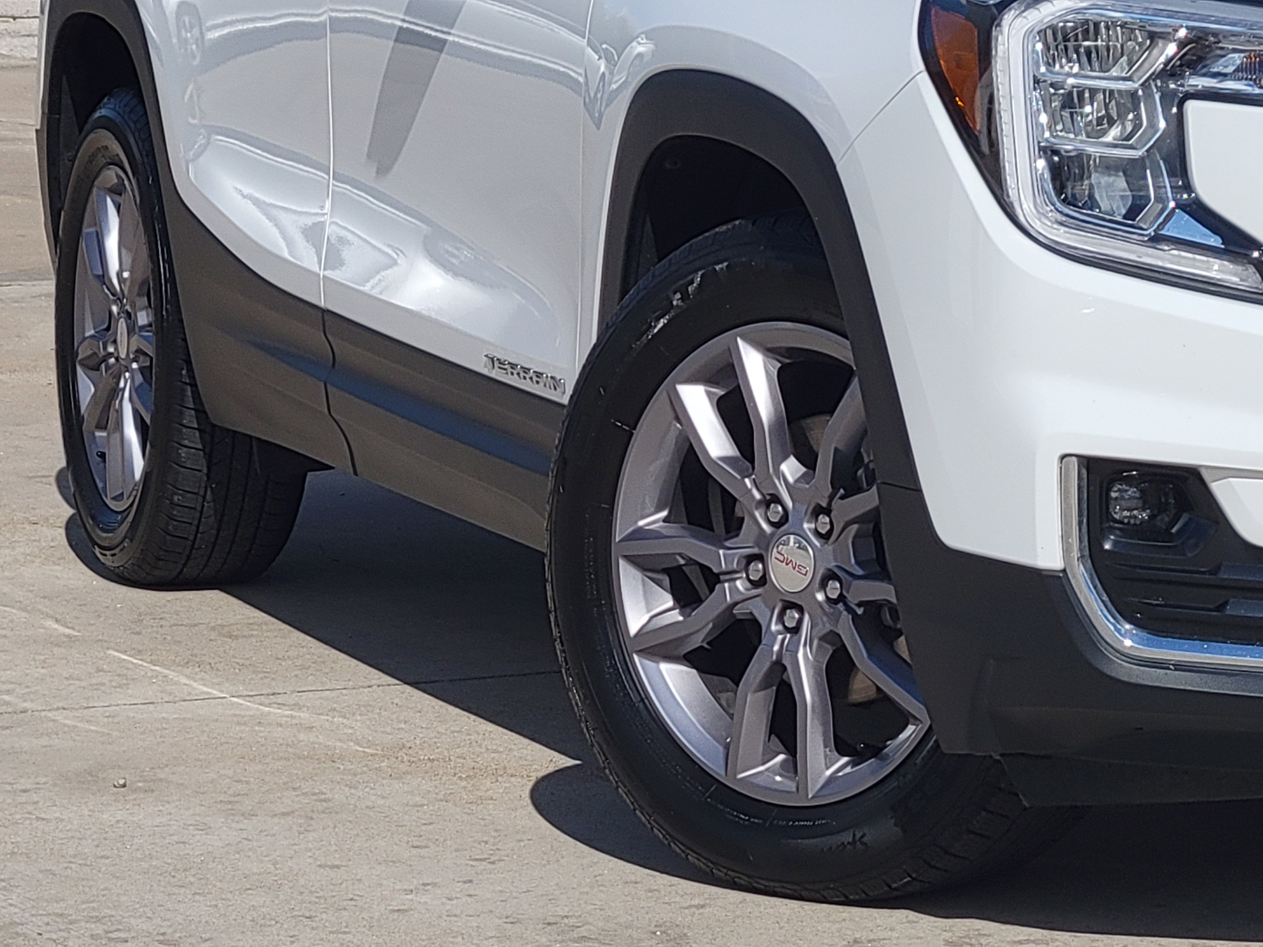 Used 2024 GMC Terrain SLT image 10