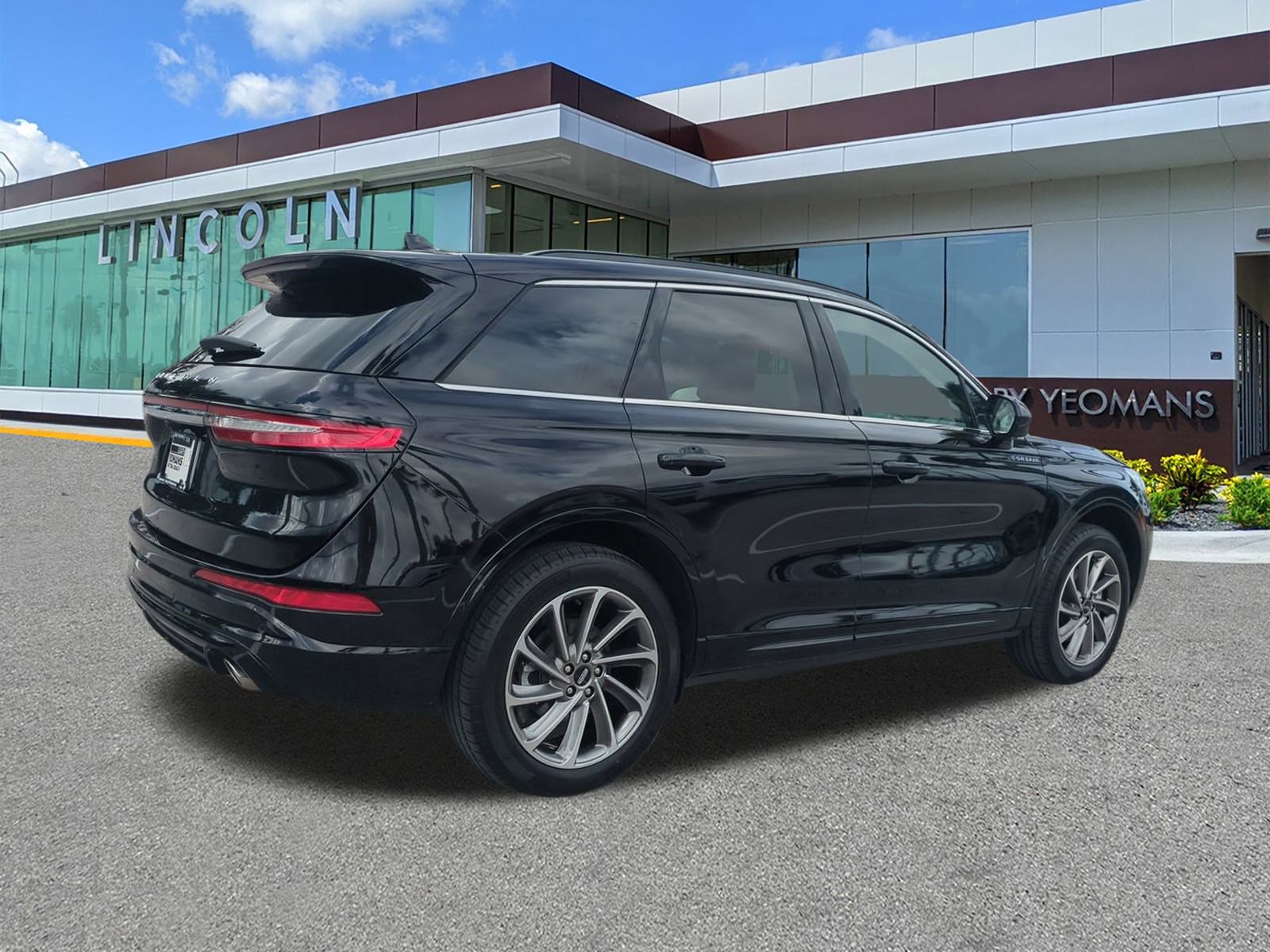 Used 2025 Lincoln Corsair Grand Touring image 5