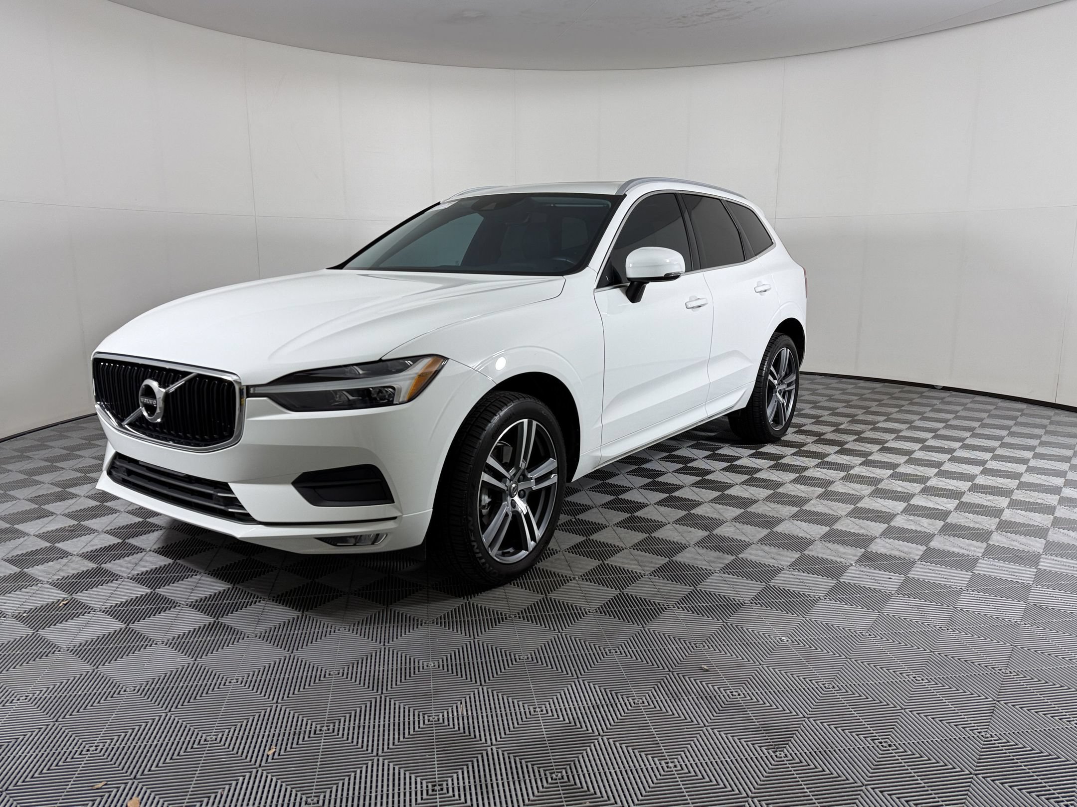 Used 2021 Volvo XC60 T5 Momentum w/ Premium Package
