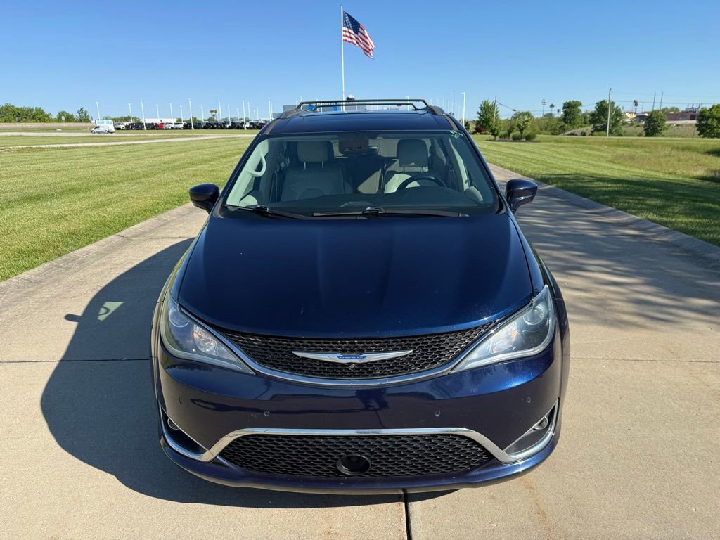 Used 2019 Chrysler Pacifica Touring-L Plus w/ Advanced Safetytec Group FWD image 11
