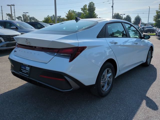 New 2026 Hyundai Elantra SE FWD image 4