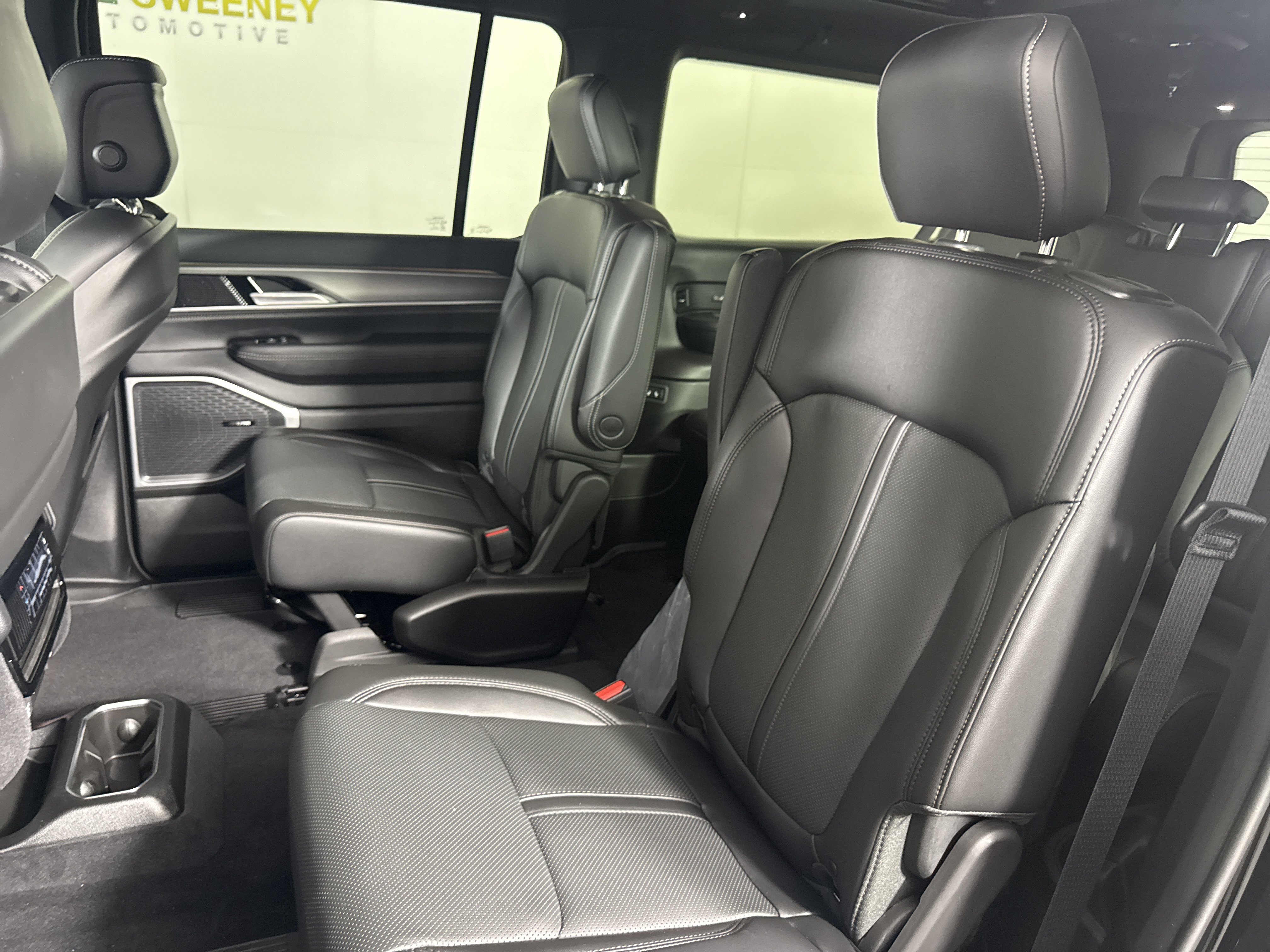 New 2026 Jeep Grand Wagoneer L 4WD w/ Premium Group I image 13