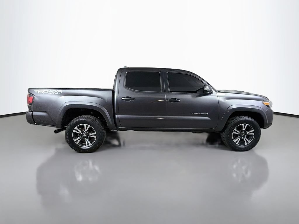 Used 2016 Toyota Tacoma TRD Sport AWD/4WD image 5