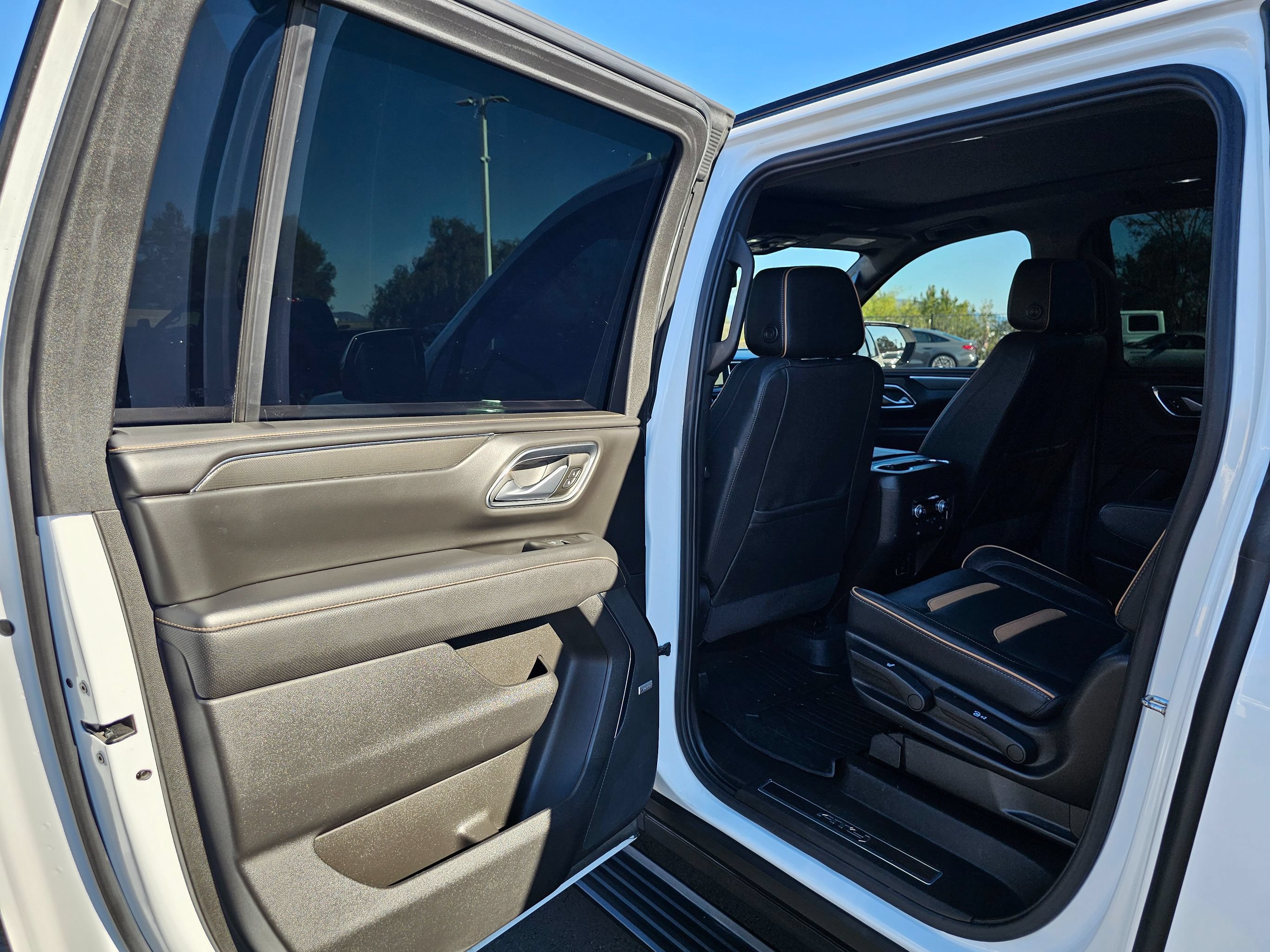 Used 2022 GMC Yukon XL AT4 w/ Technology Package AWD/4WD image 26