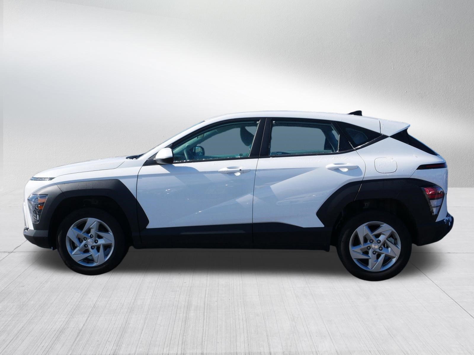 Used 2024 Hyundai Kona SE image 4