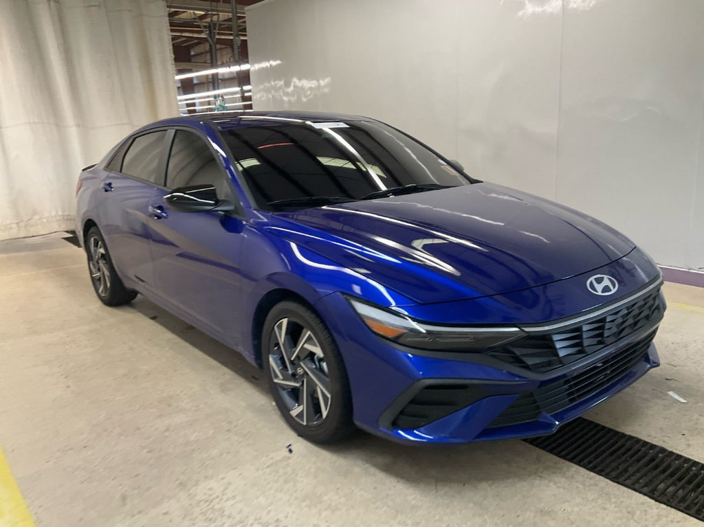 Used 2025 Hyundai Elantra Sport w/ Cargo Package FWD image 5