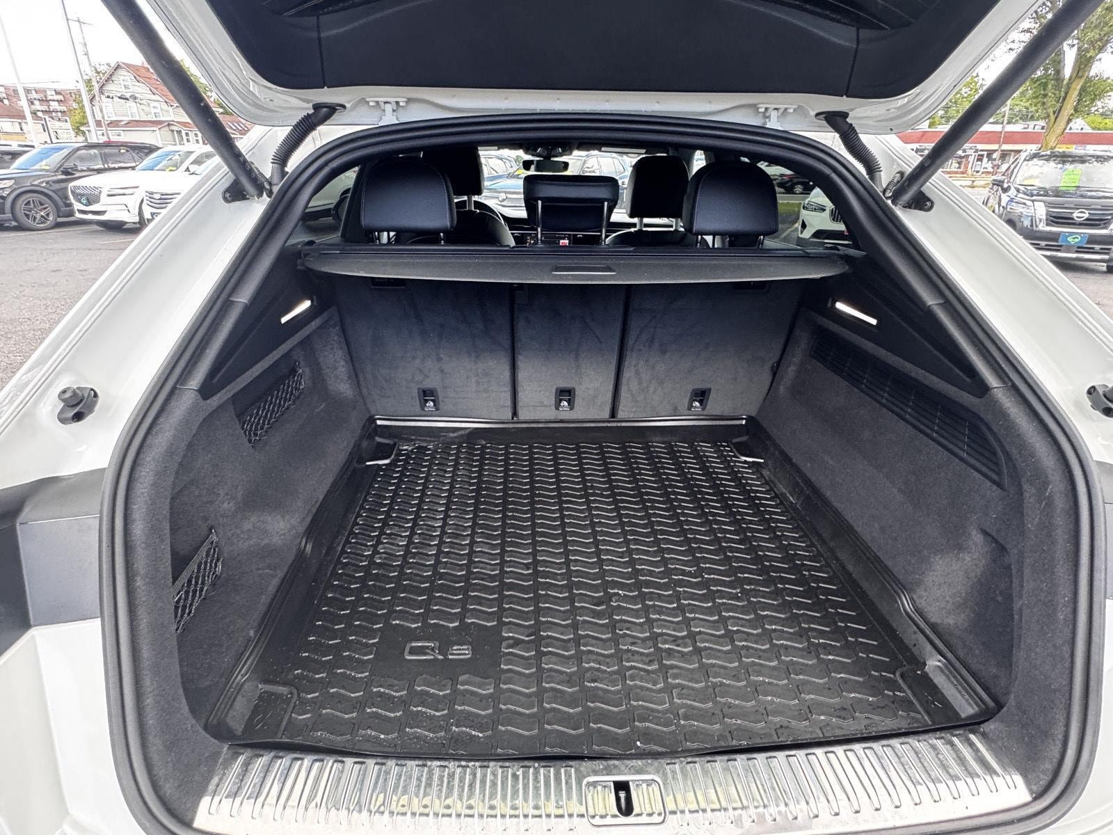 Used 2025 Audi Q8 Premium AWD/4WD image 11