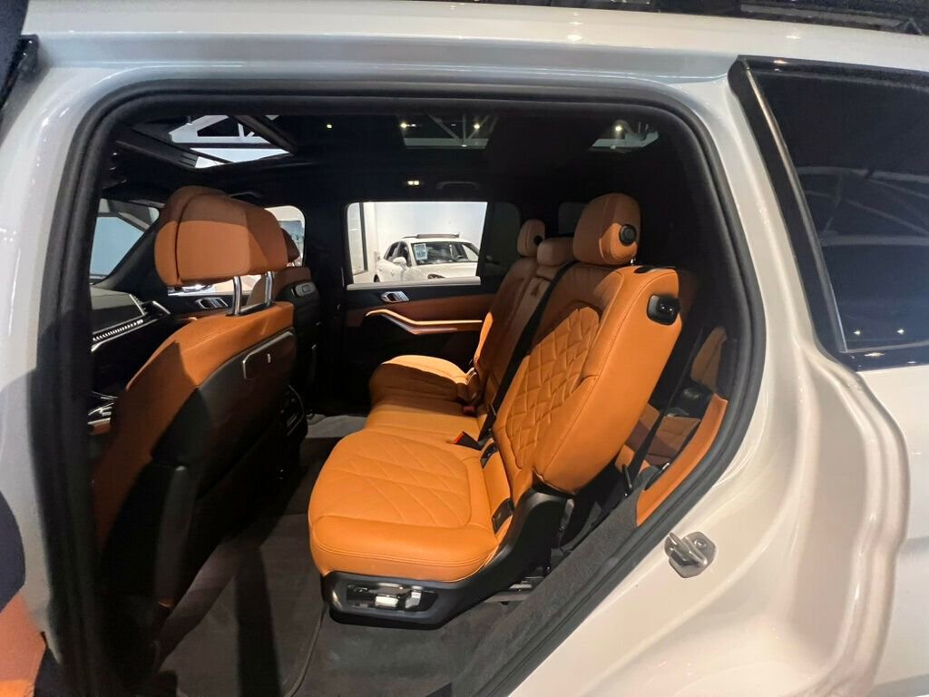 Used 2023 BMW X7 xDrive40i w/ M Sport Package AWD/4WD image 23