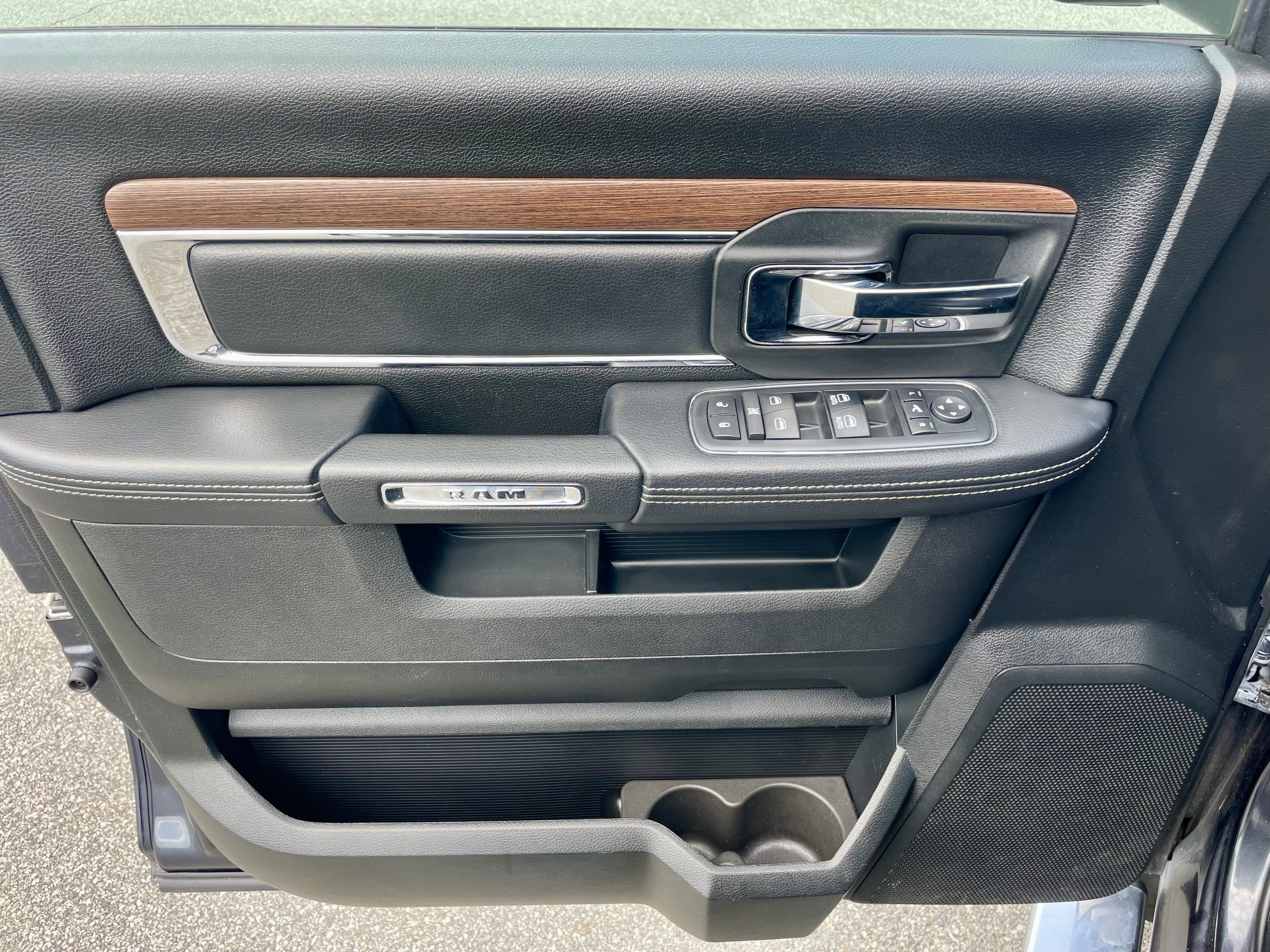 Used 2017 RAM 1500 Laramie w/ Convenience Group AWD/4WD image 12