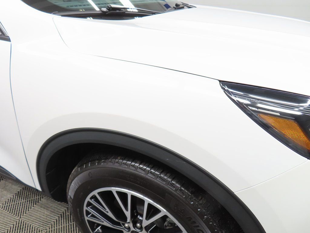 Used 2023 Ford Escape SE image 30