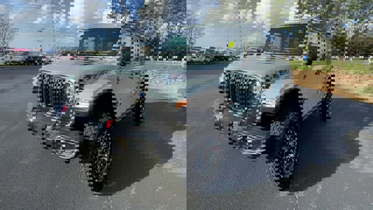 Used 2023 Jeep Wrangler Unlimited Rubicon w/ Cold Weather Group image 4