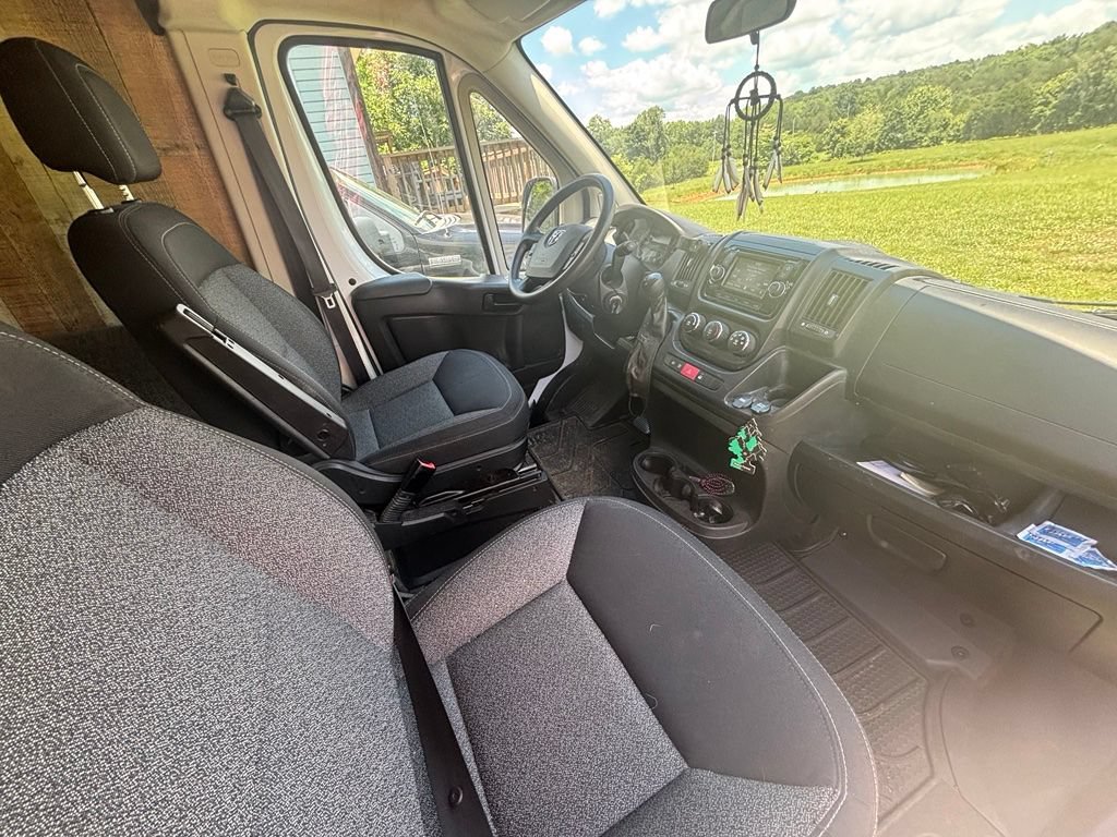 Used 2014 RAM ProMaster 2500 w/ Premium Appearance Group FWD image 4