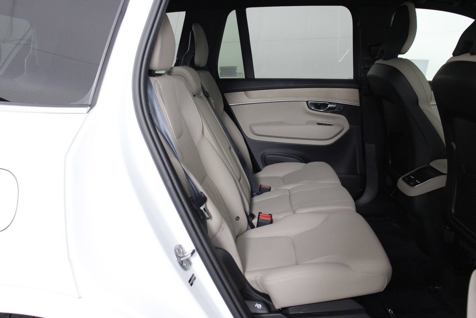 Certified 2026 Volvo XC90 B6 Plus AWD/4WD image 30