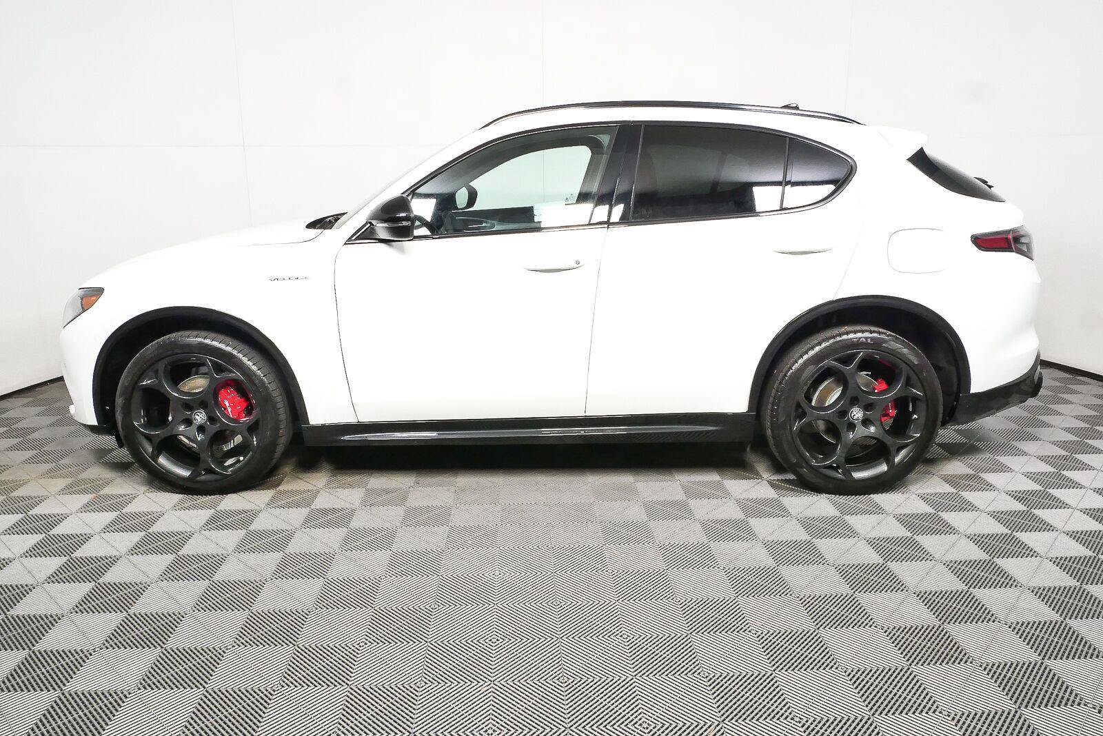 New 2026 Alfa Romeo Stelvio Sprint AWD/4WD image 33