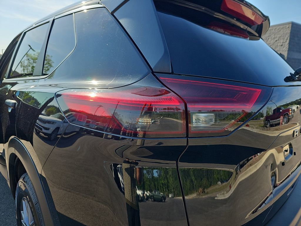 Used 2021 Nissan Rogue S image 36