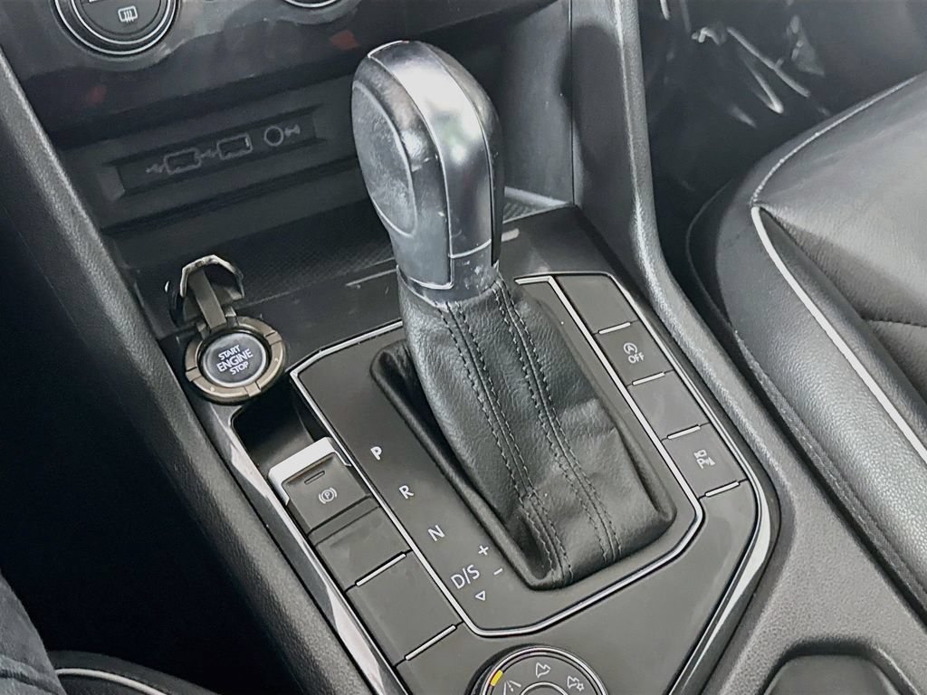 Used 2019 Volkswagen Tiguan SEL Premium R-Line AWD/4WD image 19