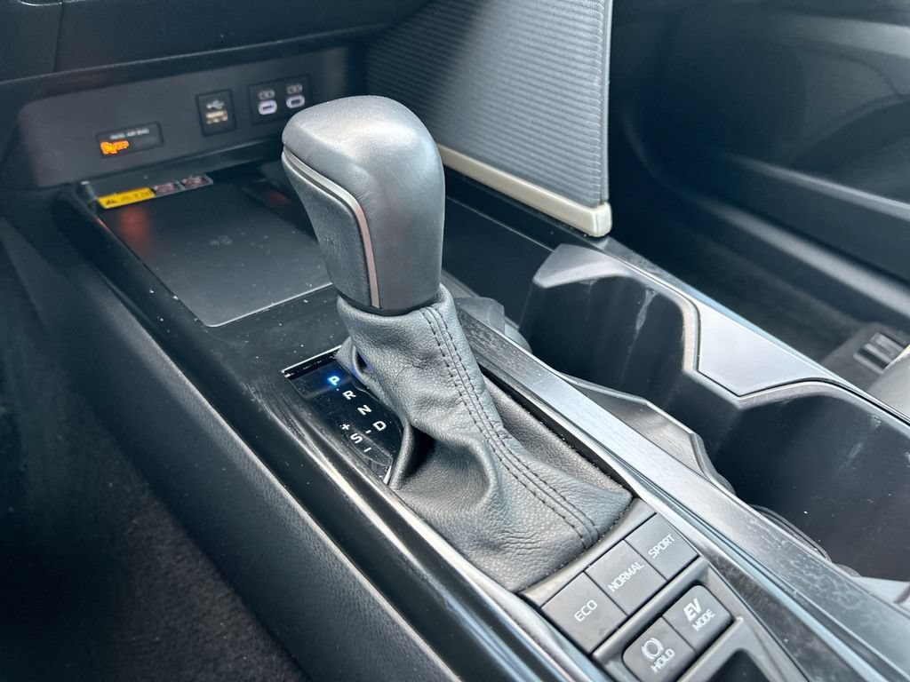 Used 2025 Toyota Camry SE w/ Convenience Package FWD image 27