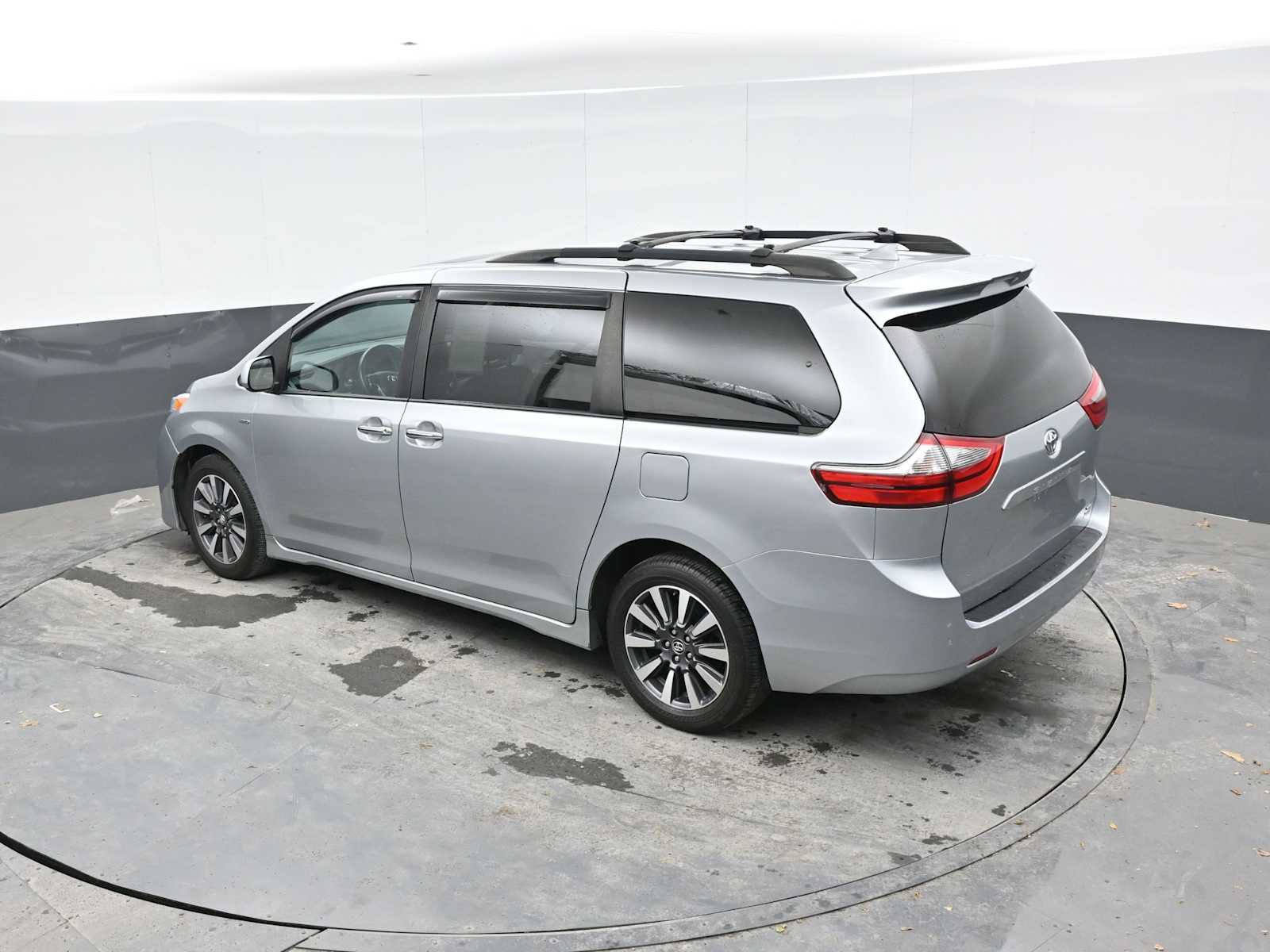 Used 2020 Toyota Sienna XLE w/ XLE Navigation Package AWD/4WD image 12